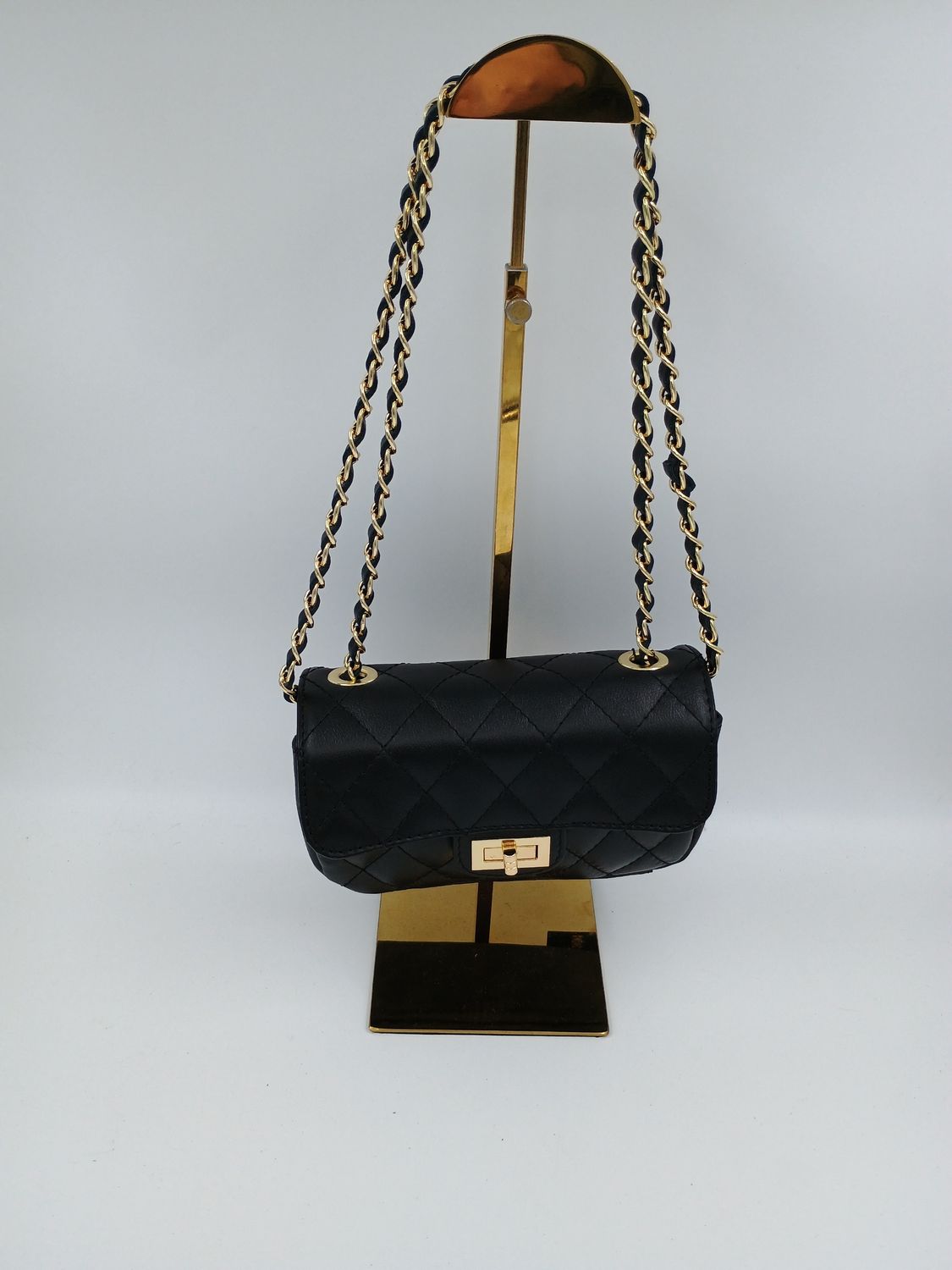 Classy schoudertas in zwart doorstikt kalfsleder