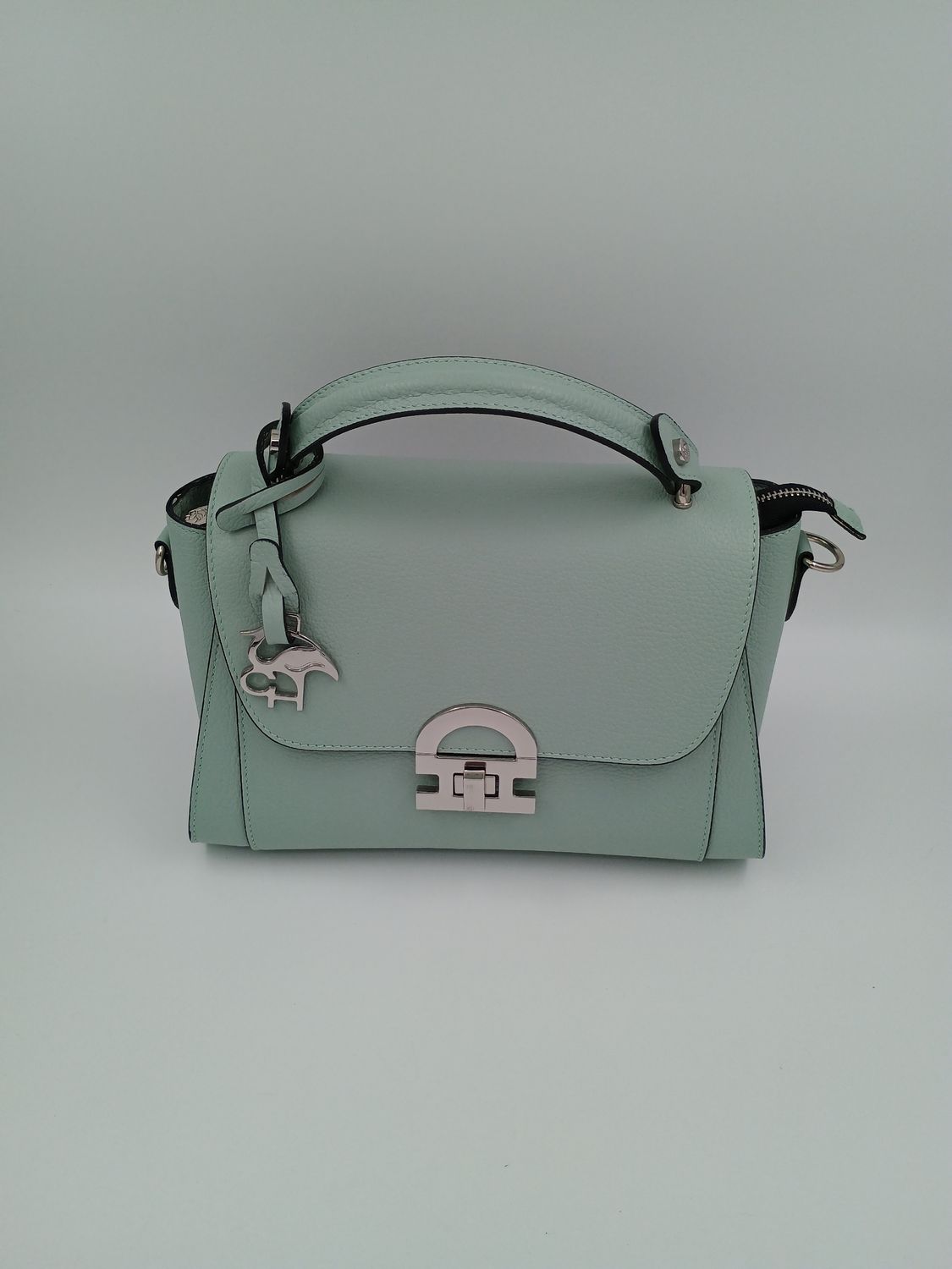 Stijlvolle handtas model Lazise  in luchtblauw kalfsleder