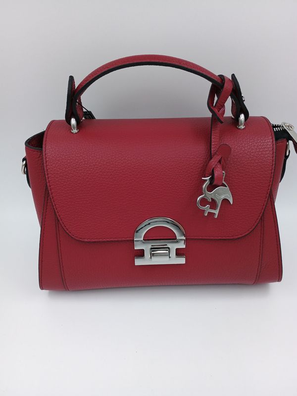 Stijlvolle handtas in robijnrood kalfsleder