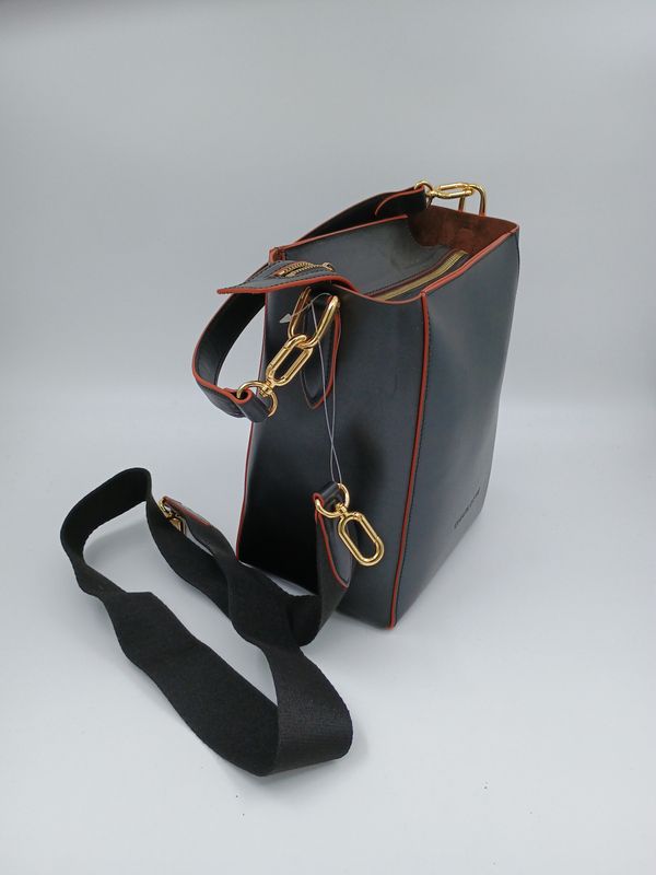 Classy handtas in modern emmer model in zwartkalfsleder