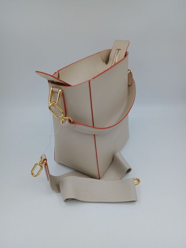 Classy handtas in modern emmer model in beige kalfsleder