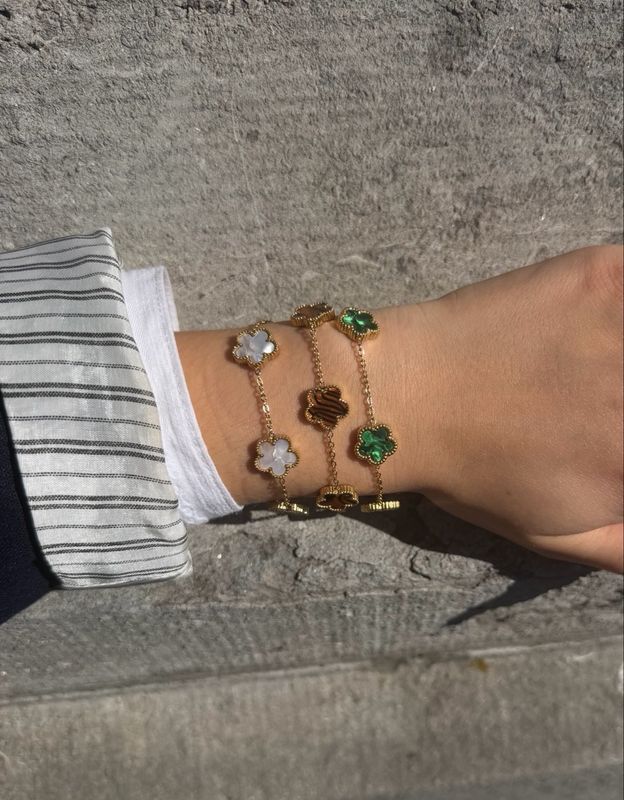 Shiny Flower Bracelet Tiger Eye