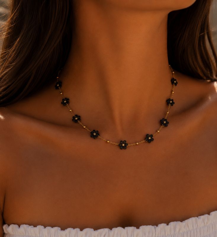 Flowery Necklace Black