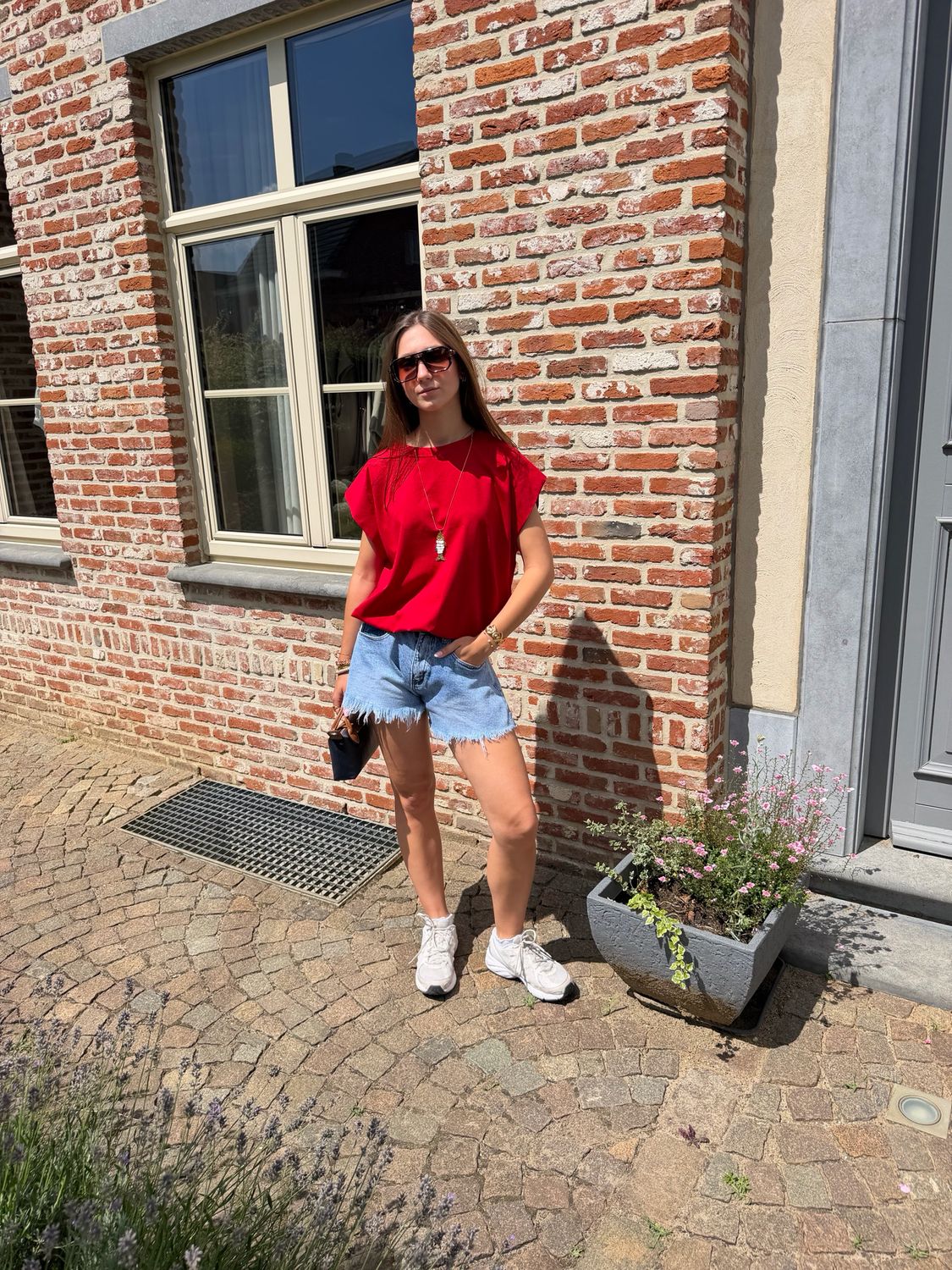 Daily Tee Rood