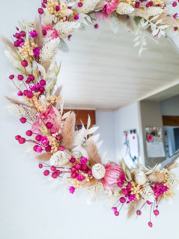 Spiegel met droogbloemen