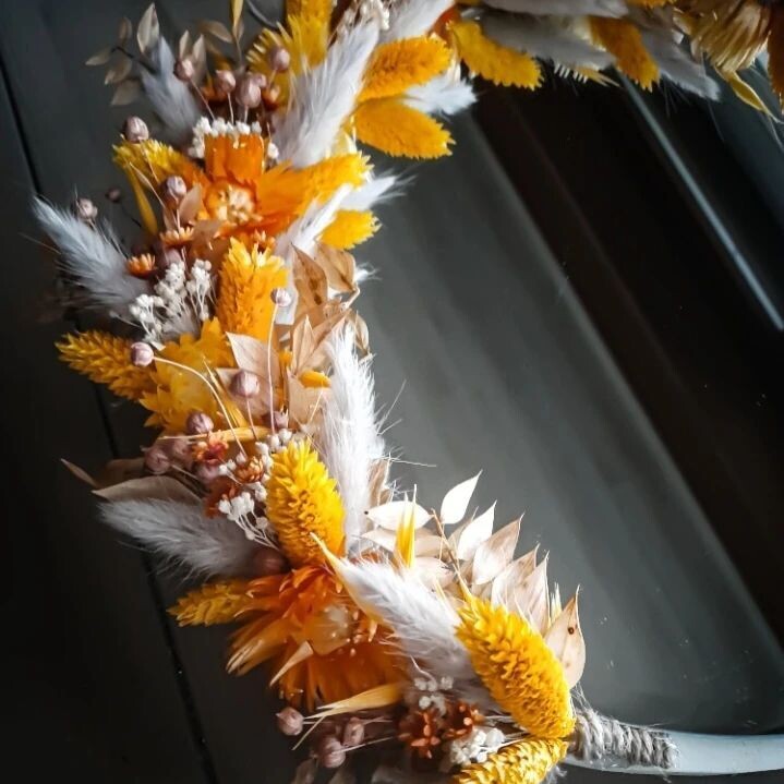 Spiegel met droogbloemen