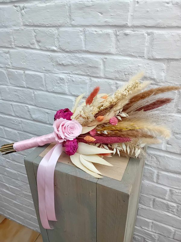 bruidsboeket met droogbloemen