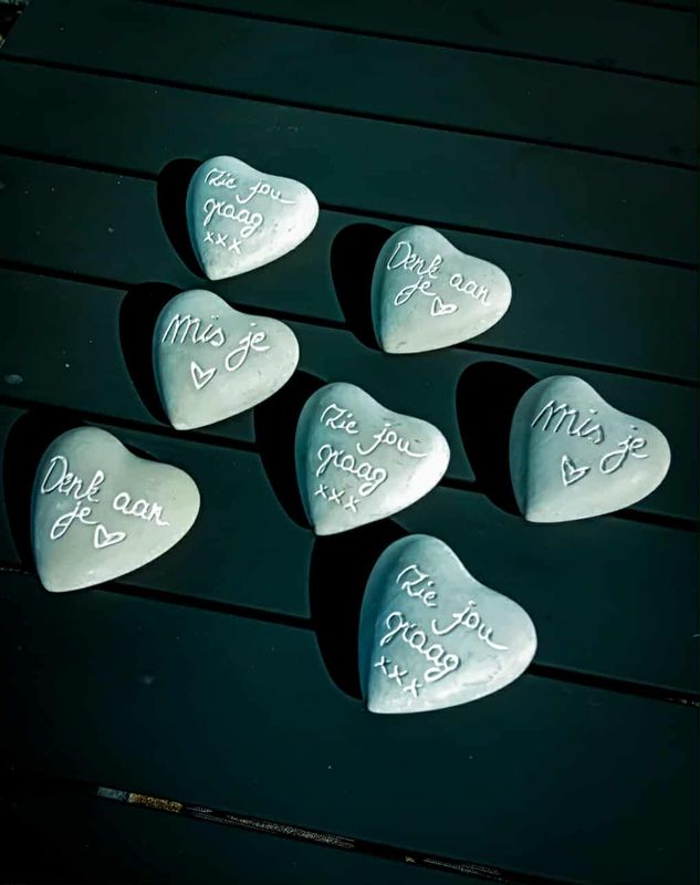 Steentjes in hartvorm met boodschap