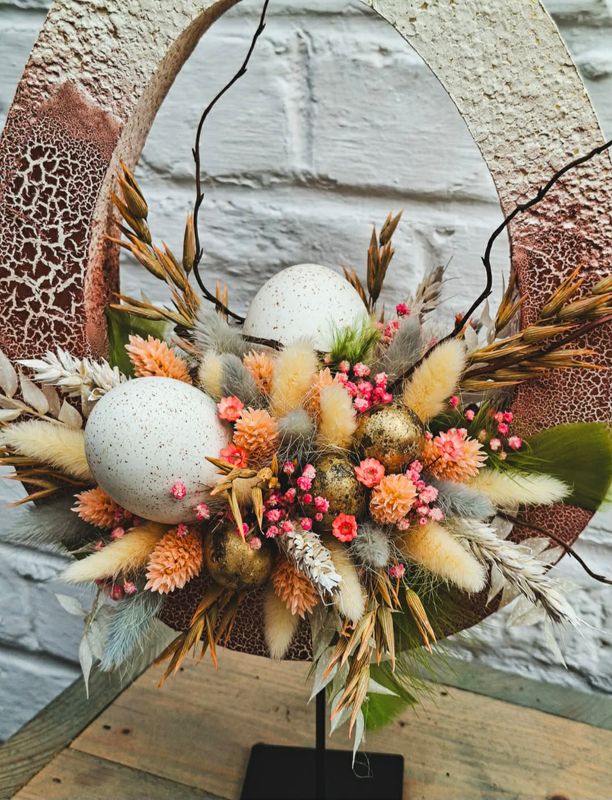 Paasei met droogbloemen