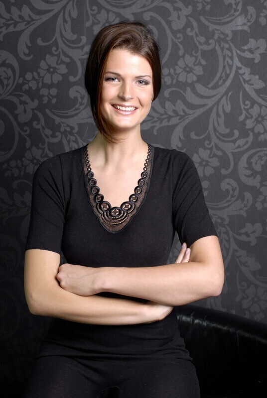 Onderhemd met korte mouwen; kant, V-hals, Medima, Zwart