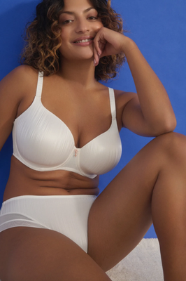 Voorgevormde beha; hartvorm, Prima Donna Twist, Knokke, Natuur Voorgevormde beha; hartvorm, Prima Donna Twist, Knokke, Natuur