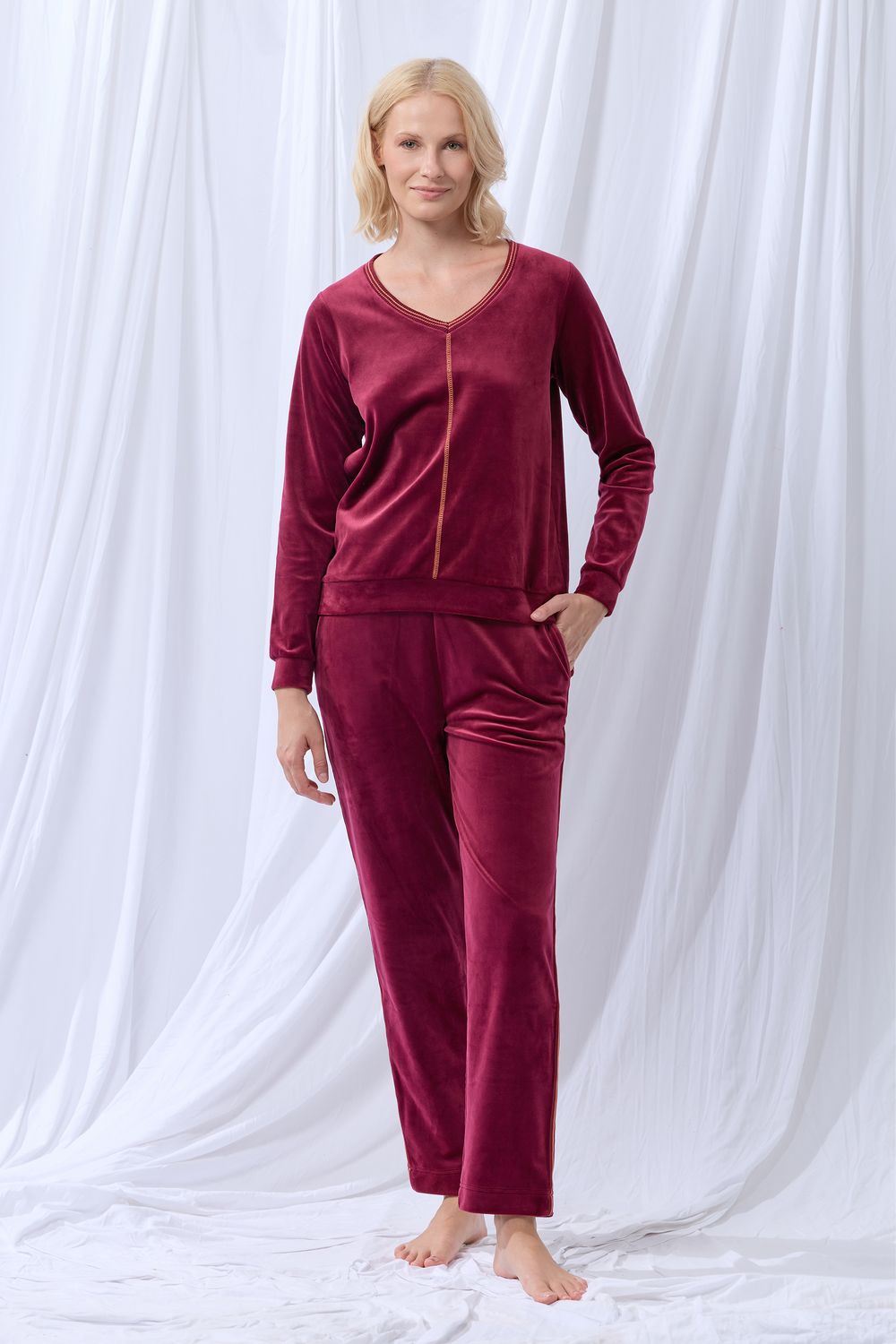 Damespyjama/homeware, LordsxLilies, Wijnrood Damespyjama/homeware, LordsxLilies, Wijnrood