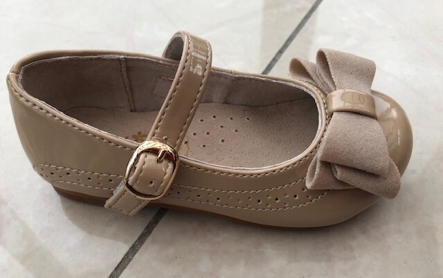 Beige schoentjes met strik