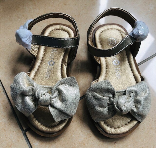 Sandalen grote strik GOUD