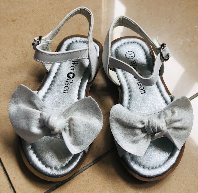 Sandalen grote strik WIT