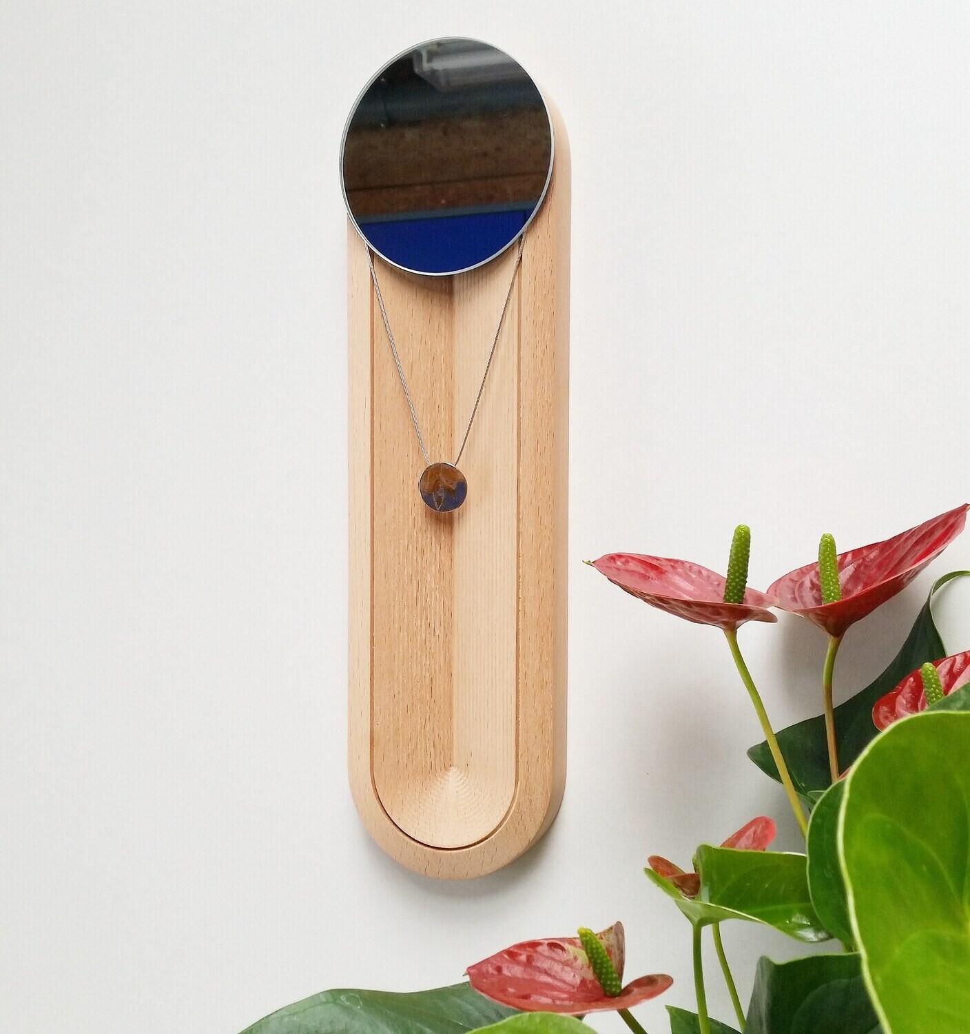 Wandmodel kettinghanger met spiegel.