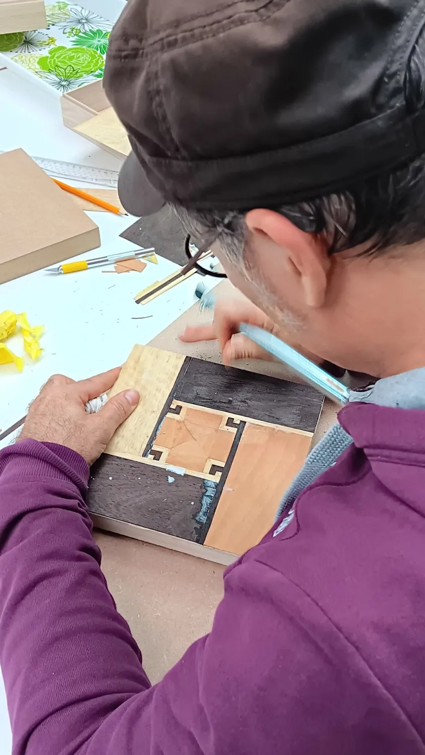 16/3/2026 van 18:00u - 22:00u / Workshop Marqueterie Technieken.