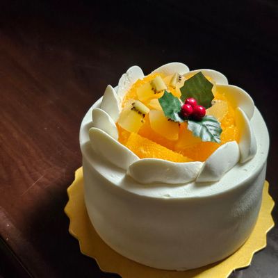 Citrus gold kiwi Yogurt cream cake