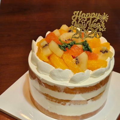 Citrus gold kiwi Yogurt cream cake