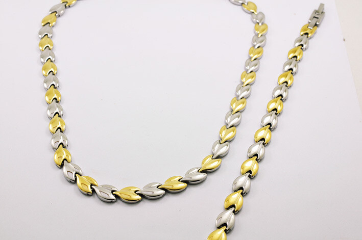 NECKLACE.    STEEL BI-CO.     46.CM