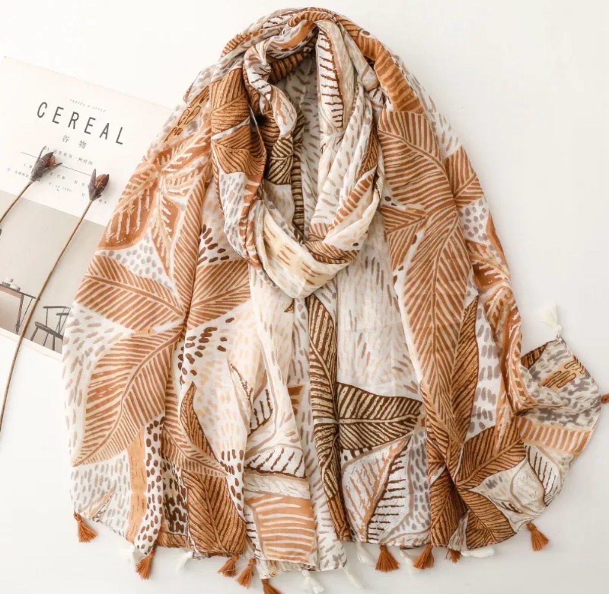 Sjaal met licht bruin motief