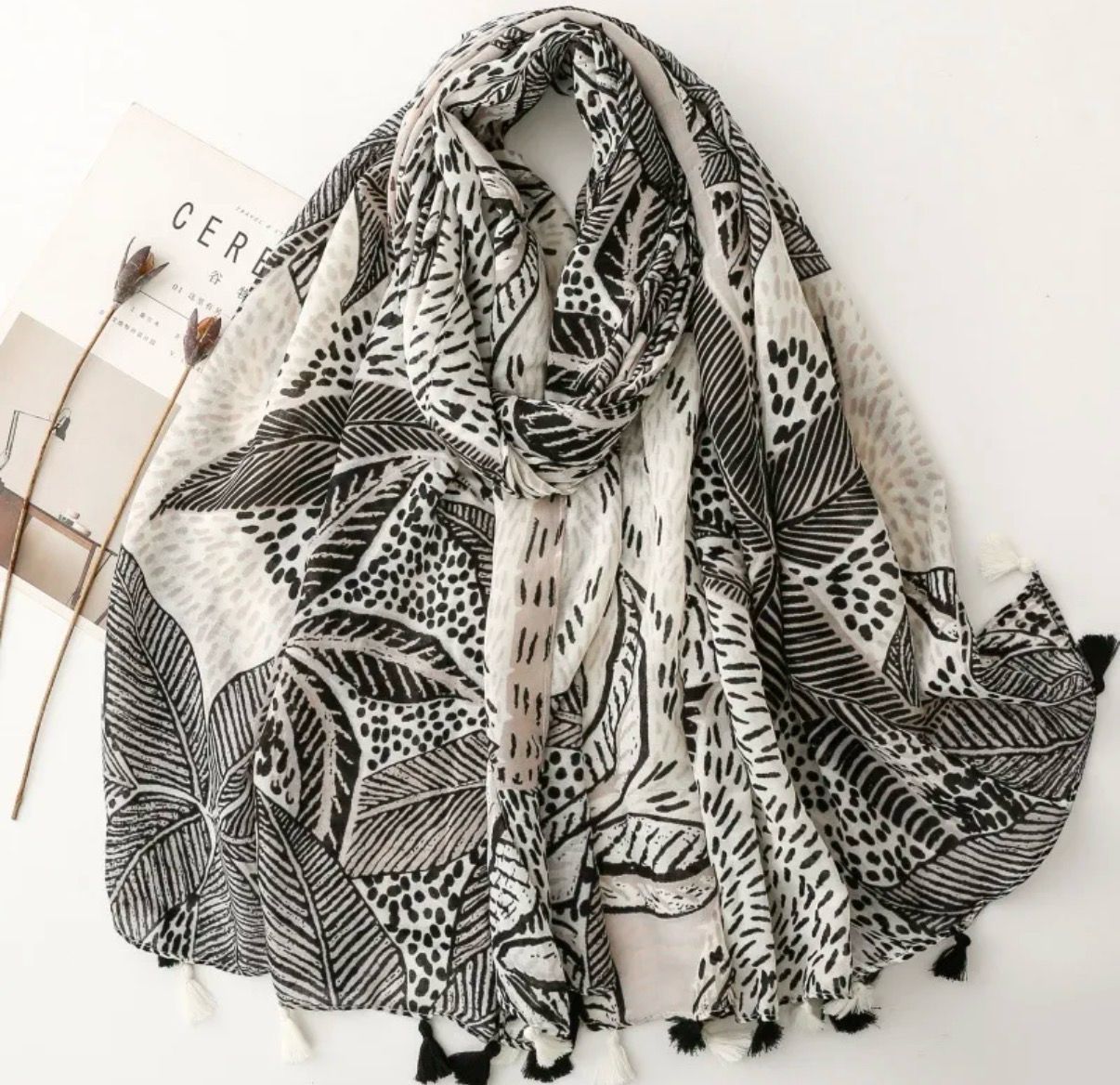 Sjaal met zwart motief