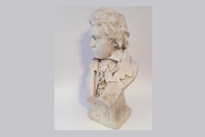 Busto de Alabastro del músico y compositor Ludwig Van Beethoven (1770-1827). Escultor Fritz Kochendorfer (1871-1942).