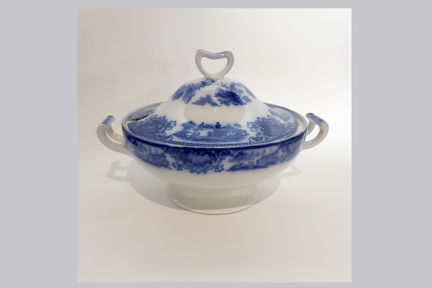 Sopera porcelana inglesa con tapa. William Harry Grindley &Co. Ltd