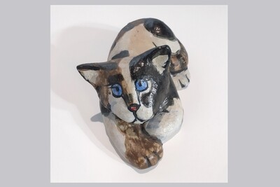 Escultura cerámica. Gato Barcino echado. Firmada