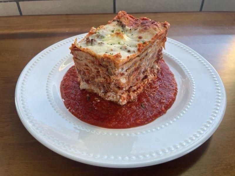 Traditional Cheese Lasagna with Buttered Green Beans. Traditional Cheese Lasagna with Buttered Green Beans.