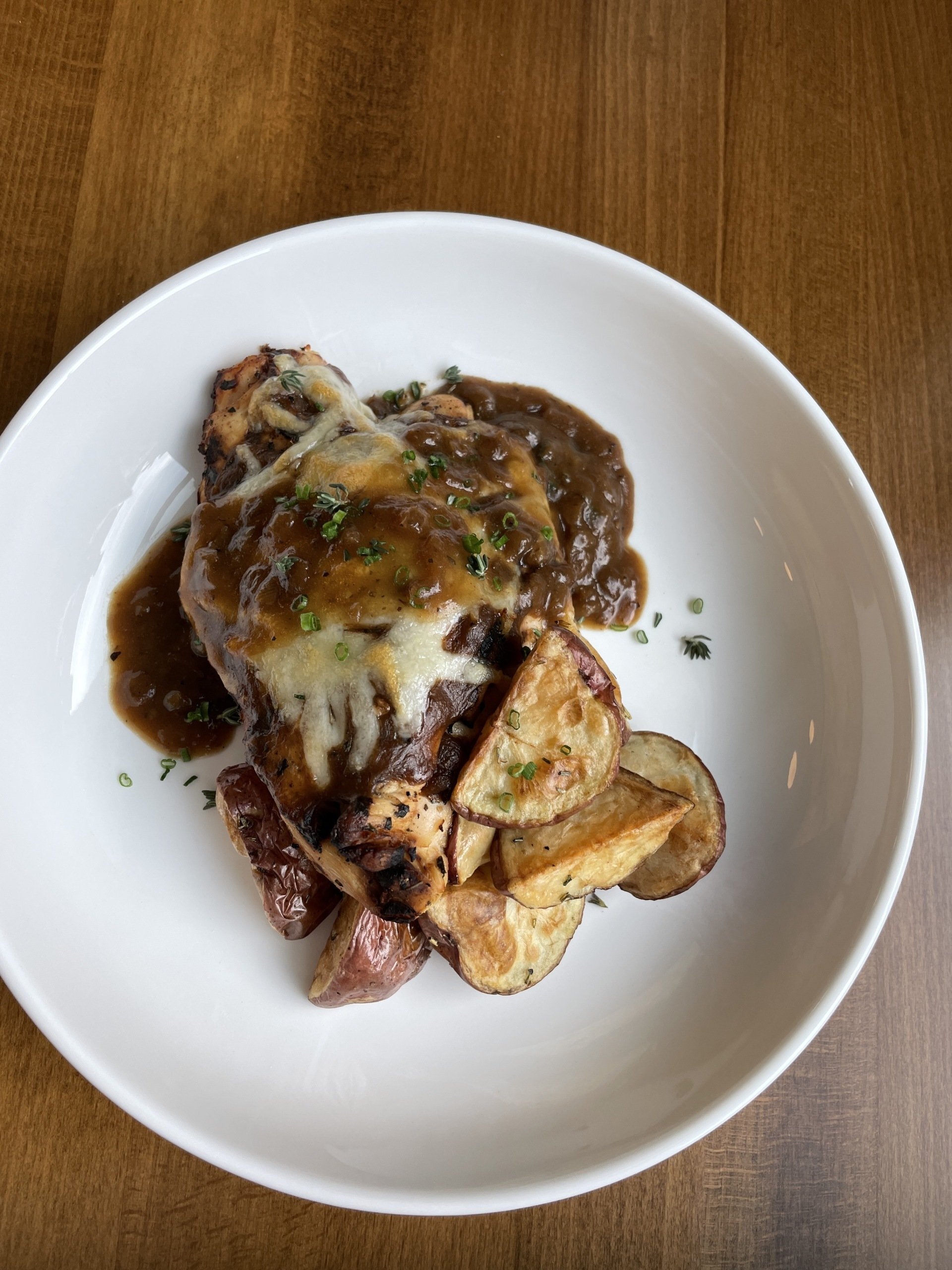 French Onion Chicken with Gourmet Mac & Cheese and Buttered Green Beans