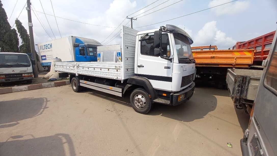 FOREIGN USED MERCEDES-BENZ 814 BUCKET BODY TRUCK