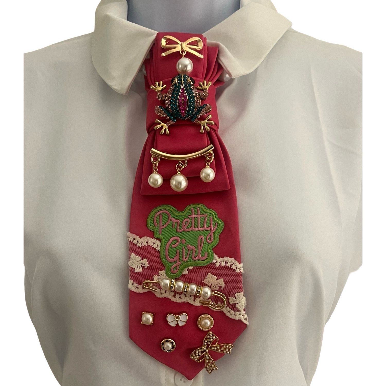 Pretty Girl Junk Tie
