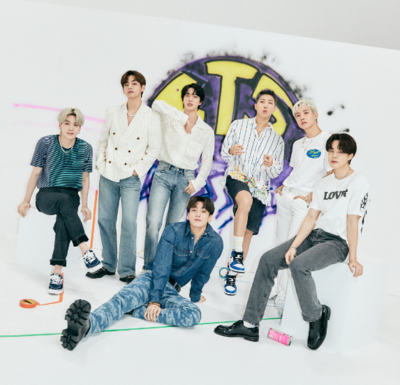 [CLEARANCE SALE] BTS x Weverse Earlybird Gift