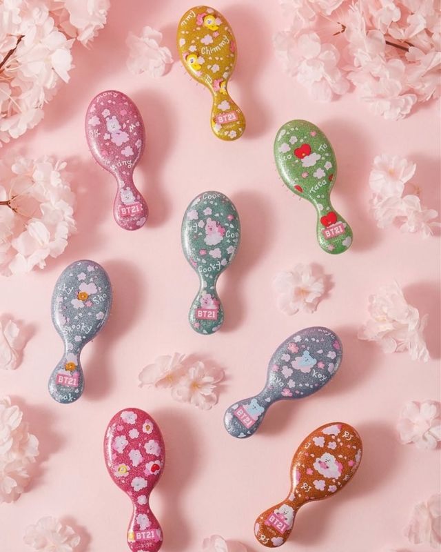 The Wet Brush X BT21 Mini Detangler
