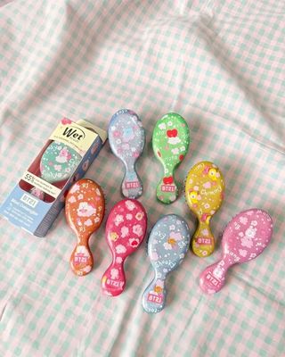 The Wet Brush X BT21 Mini Detangler