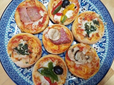 Mini-pizza's belegd naar keuze