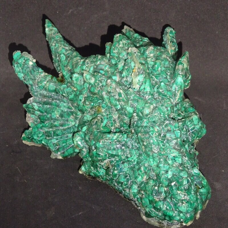 Drachenkopf aus der Neuen Zeit: Malachit Drachenkopf aus der Neuen Zeit: Malachit