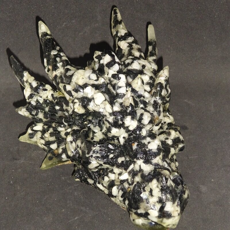 Drachenkopf aus der Neuen Zeit: Schörl & Achat 2 Drachenkopf aus der Neuen Zeit: Schörl & Achat 2