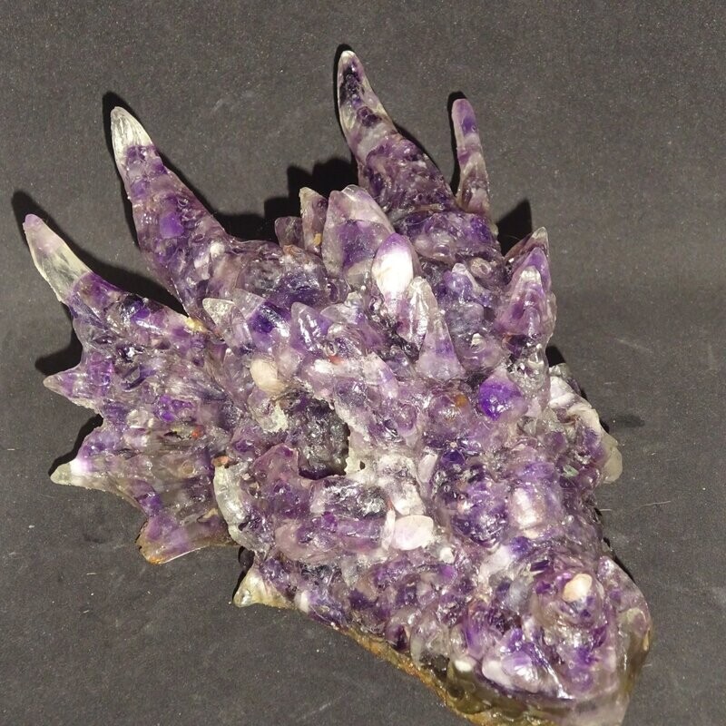 Drachenkopf aus der Neuen Zeit: Amethyst B Drachenkopf aus der Neuen Zeit: Amethyst B