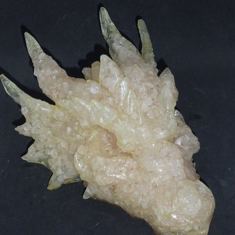 Drachenkopf aus der Neuen Zeit: Rosenquarz Drachenkopf aus der Neuen Zeit: Rosenquarz