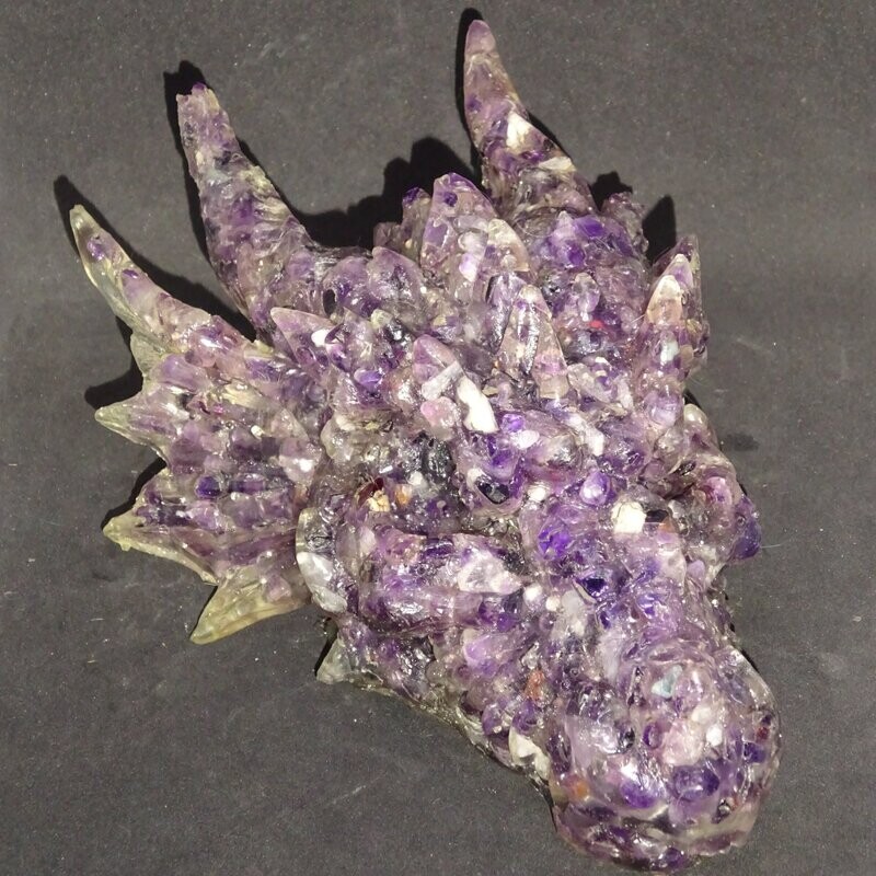 Drachenkopf aus der Neuen Zeit: Amethyst C Drachenkopf aus der Neuen Zeit: Amethyst C