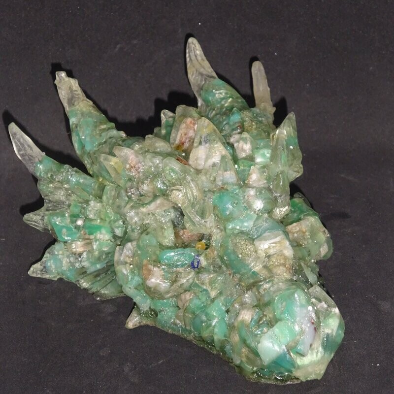 Drachenkopf aus der Neuen Zeit: Chrysopras Drachenkopf aus der Neuen Zeit: Chrysopras