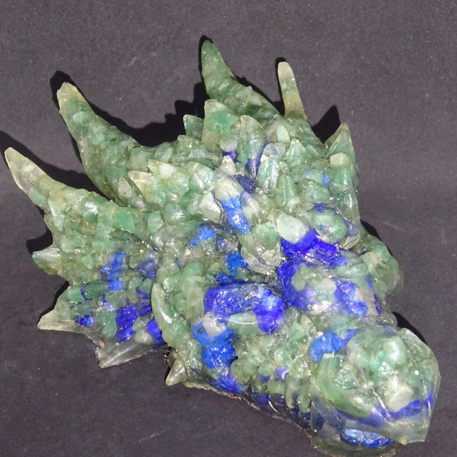 Drachenkopf aus der Neuen Zeit: Aventurin & Lapis Lazuli