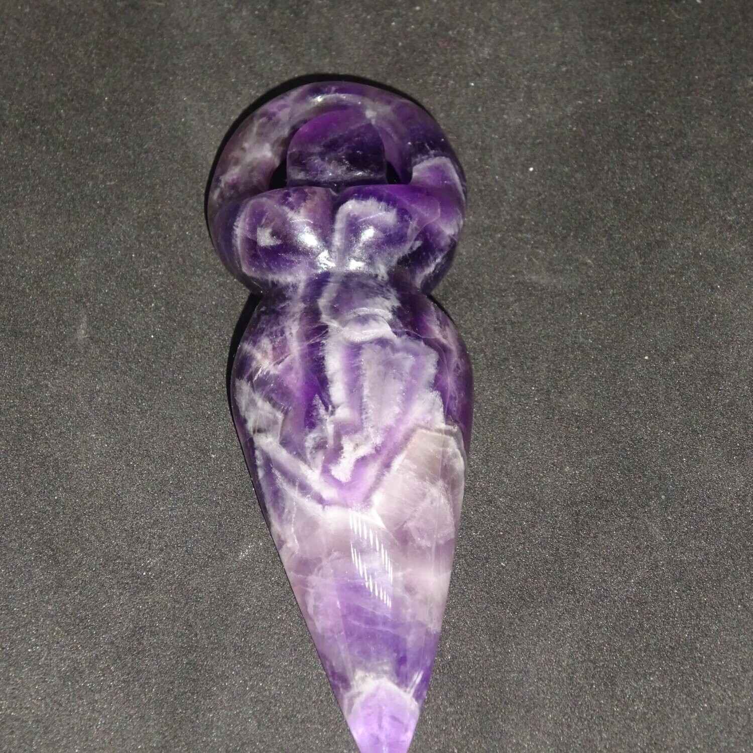 Göttin: Urgöttin aus Chevron Amethyst