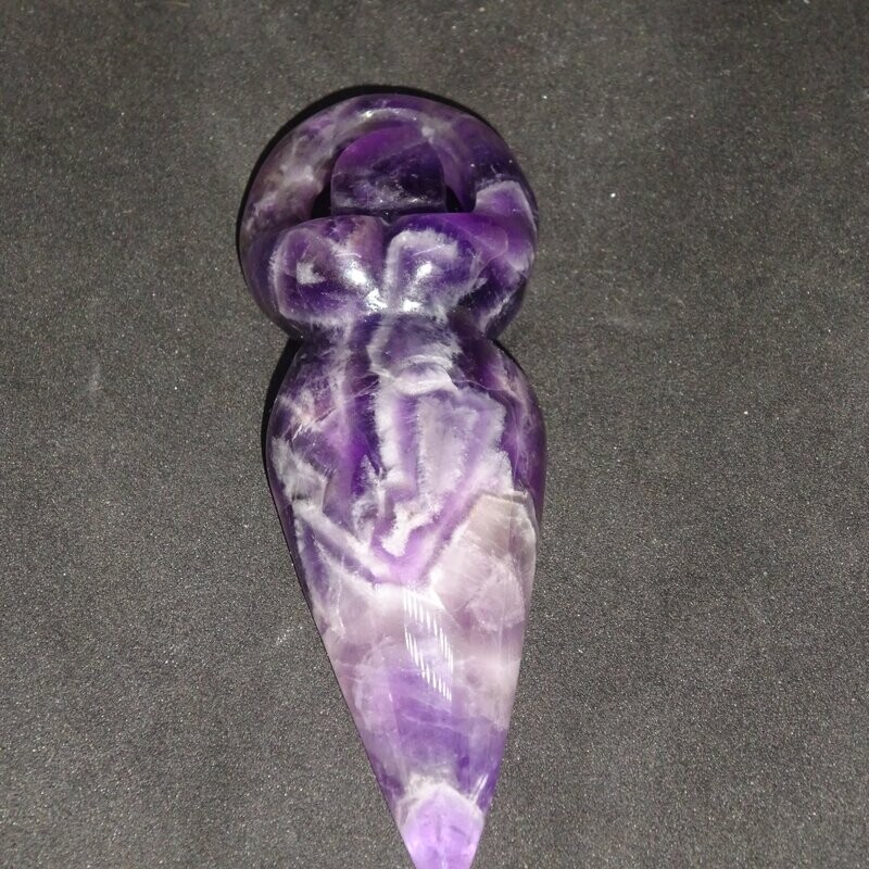 Göttin: Urgöttin aus Chevron Amethyst Göttin: Urgöttin aus Chevron Amethyst