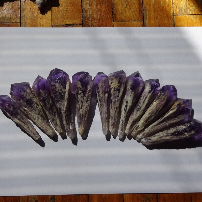 Urmutter Heil- bzw. Kristallspitzen: aus Amethyst 12teilig Urmutter Heil- bzw. Kristallspitzen: aus Amethyst 12teilig