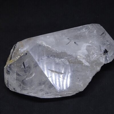 Einzelstück: Bergkristall mit Turmalin