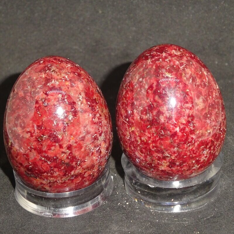Kristall Ei: roter Jaspis mit Ring Kristall Ei: roter Jaspis mit Ring