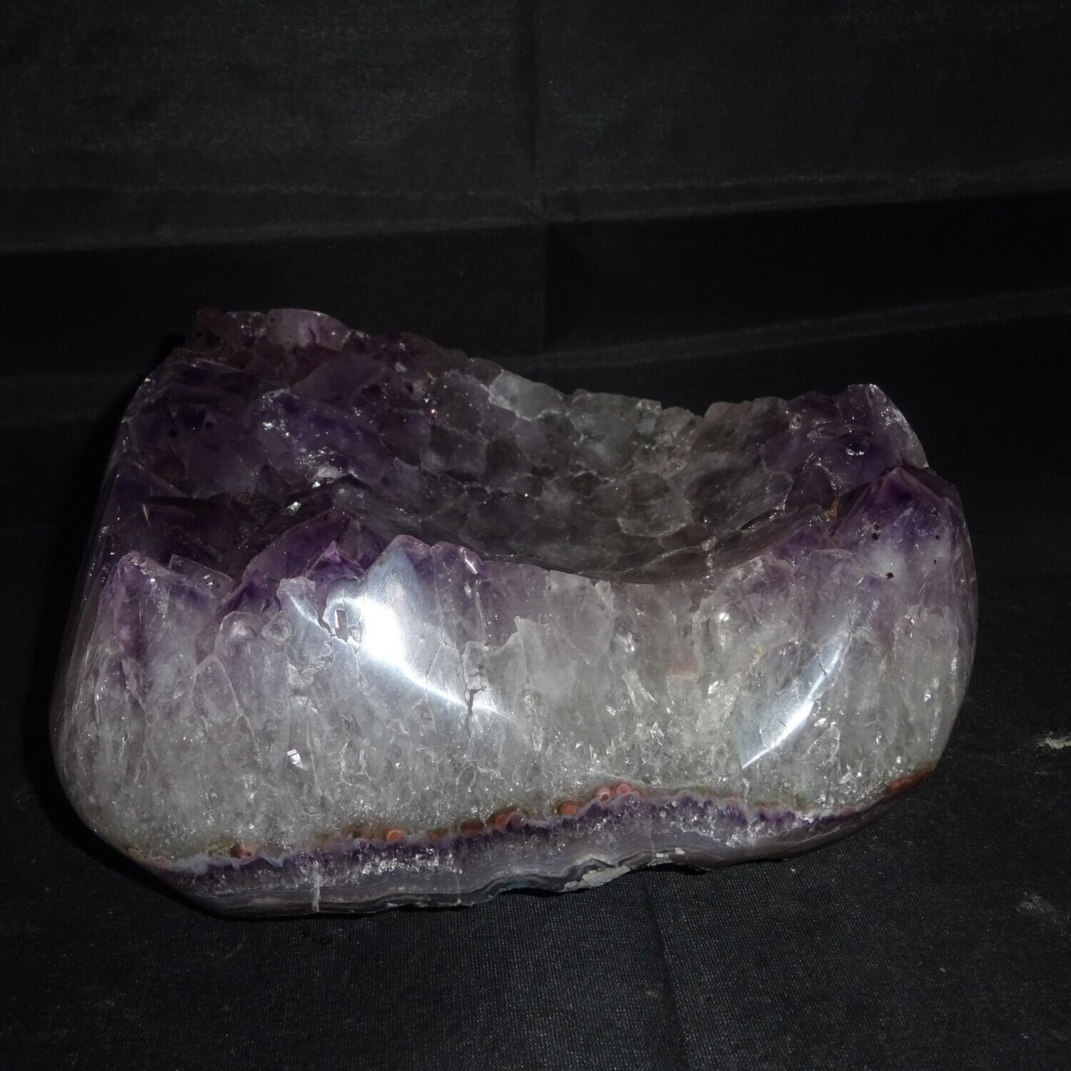 Kristallschale: Amethyst auf Bergkristall